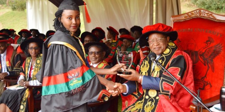 Prof. Ezra Suruma (Right) hands over the ACCA Uganda Award to Ms. Tumukunde Elizabeth, the best performing student in Bachelor of Commerce (Accounting Option) during the 2nd Session of the 69th Graduation Ceremony on 16th January 2019 at Makerere University, Kampala Uganda