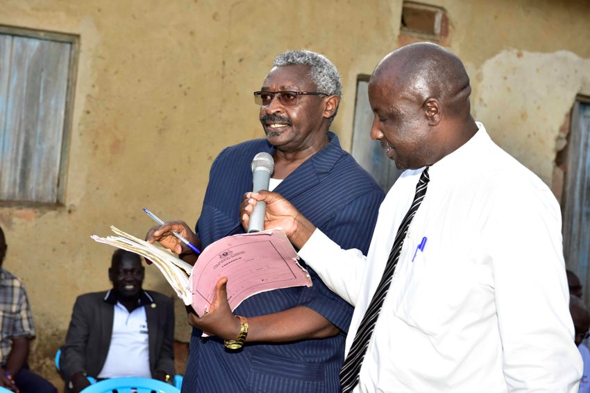 Act commissioner for Land Registration John Karuhanga explain land issues to residents in the presence of the Mukono Resident District Commissioners (RDC) Fred Bamwine Ntawo Village in Mukono district on March 6, 2020. Photo by PPU / Tony Rujuta. Picture 6 - Peter Kazibwe representing the residents of Ntawo Village in Mukono district giving his side on land wrangle between Uganda Christian University (UCU) and Ntawo Village residents in Mukono district on March 6, 2020. Photo by PPU / Tony Rujuta.