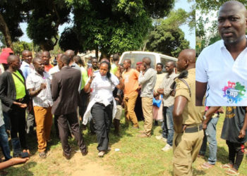 Abatuuze be Bukoto Central nga bawakanya Poliisi okuyimiriza emizanyo gya Sebamala Easter Cup.. mu katono ye Eng. Sebamala Richard