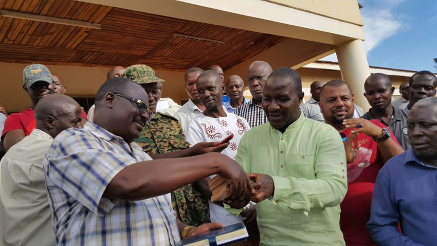 MP Asuman Basalirwa handing over the Shs20m covid19 cash to Bugiri District taskforce