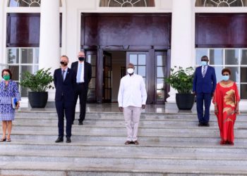 President Yoweri Kaguta Museveni in a group photograph with the Danish Ambassador, Nicolaij Petersen and his deputy Henric Jespersen together with Ugandan officials, Lnads Minister Betty Kamya, Agriculture minister Vicent Ssempija and Uganda’s Ambassador to Denmark, Nimisha Madhavan shortly after their meeting at State Hoiuse in Entebbe on 25th June 2020.