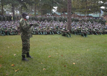 Lt Gen Peter Elwelu briefing soldiers