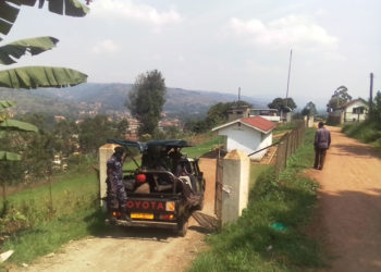 Police taking bodies of the deceased to Kabale Regional Referral Hospital mortuary