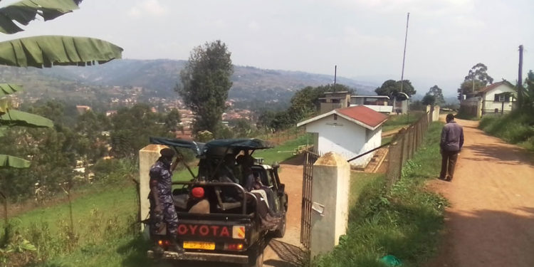 Police taking bodies of the deceased to Kabale Regional Referral Hospital mortuary