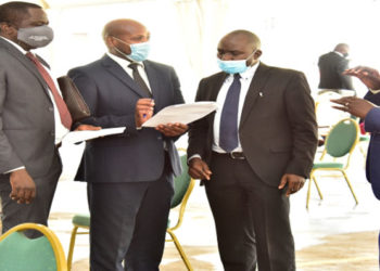 Legislators consulting before commencement of the Wednesday, 23 September 2020 plenary. The House has given the Attorney General and Electoral Commission a tight deadline to resolve the name saga ahead of the 2021 general elections