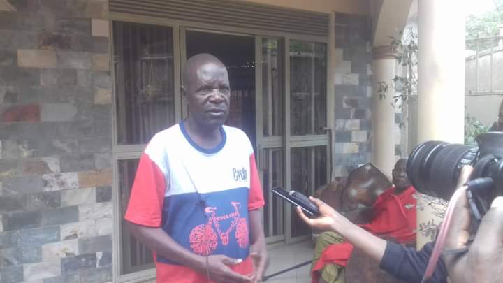 Ofwono Opondo addressing journalists at his home in Mukono on Friday