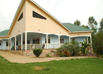 The main block which also has the first bar, was designed in a way that everyone upstairs can see the compound in all corners.