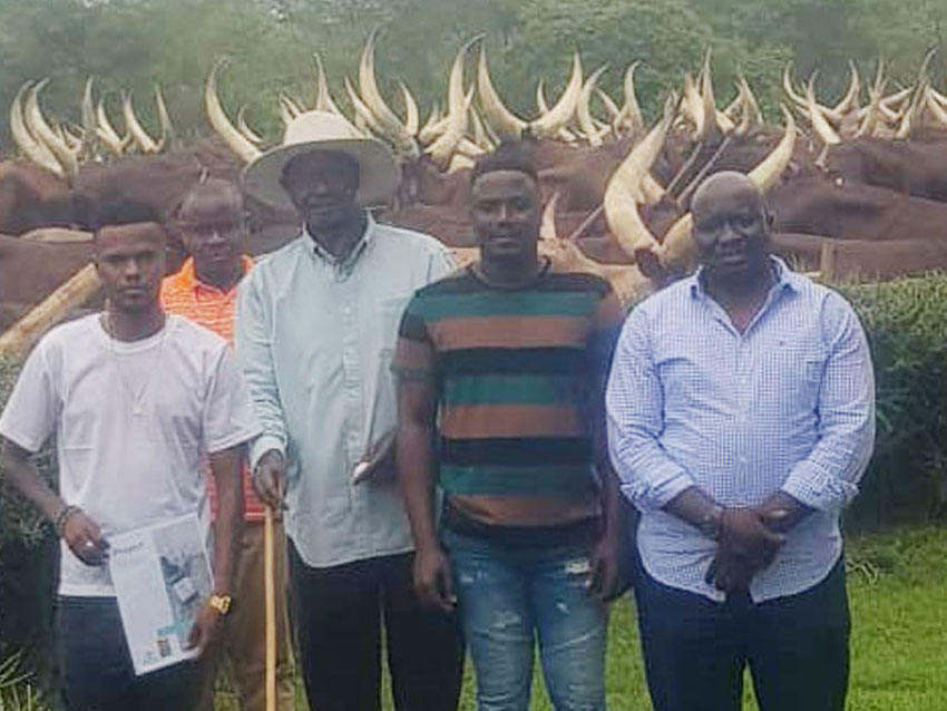 Ashburg Katto, Balaam Barugahara with President Museveni at his farm