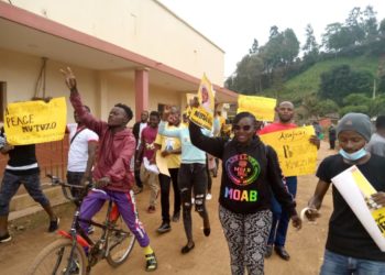 Entertainers in Kigezi region protesting over Museveni cash