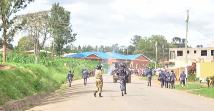 Police dispersing Bobi Wine supporters in Mbarara on Saturday