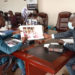 Hon Robert Kyagulanyi Sentamu ku kkono n'akulira akakiiko ke by'okulonda omulamuzi Simon Byabakama gye buvuddeko