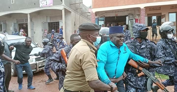 Amuriat being arrested in Mpigi