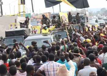 President Yoweri Museveni meets his supporters along Masaka-Mbarara highway