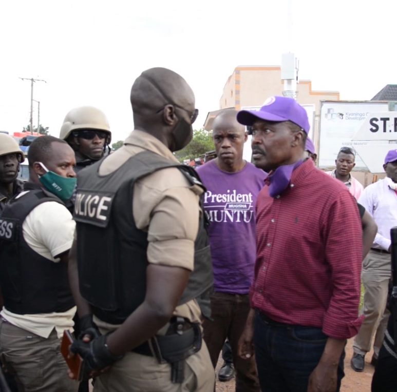Gen Mugisha Muntu confronting police officers who were trying to block his campaign meeting