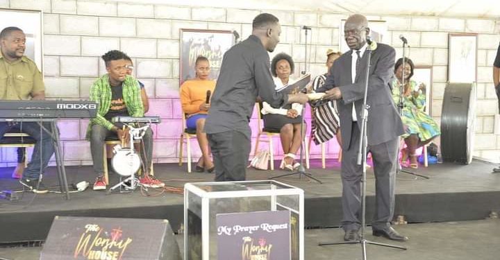 Pastor Bugembe receiving Shs10m from VP Ssekandi