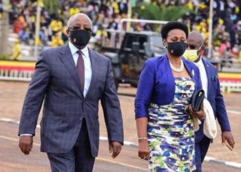 Amama Mbabazi and wife Jacqueline arrive at Kololo for Museveni's inauguration ceremony