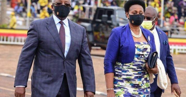 Amama Mbabazi and wife Jacqueline arrive at Kololo for Museveni's inauguration ceremony