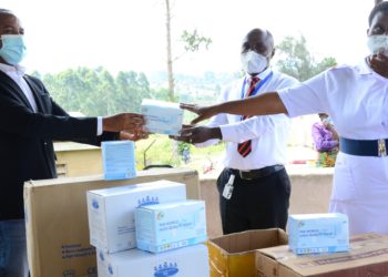 Moses Kamuntu Mwongyera donates medical equipment