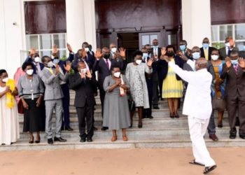 President Yoweri Museveni with Bunyoro Caucus leaders led by the Prime Minister Rt. Hon. Robinah Nabbanja at State House Entebbe