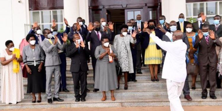 President Yoweri Museveni with Bunyoro Caucus leaders led by the Prime Minister Rt. Hon. Robinah Nabbanja at State House Entebbe