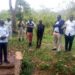 Omubaka Fred Kayondo nabamu ku batuuze be Mpatta nga balambula enzizi eziri mu mbeera embi