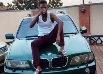 Ashburg katto on his gifted car