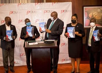 Former Presidents of PRAU and Senior members pose for a picture with Minister Chris Baryomunsi while at Serena Hotel