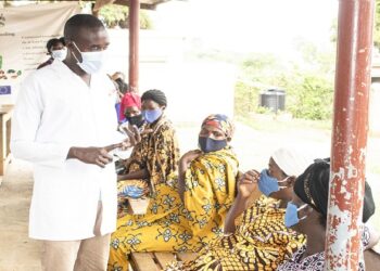 Paul Kayibire counsels pregnant women about involving their husbands in sexual reproductive health and rights at Rwenyawawa health Centre III