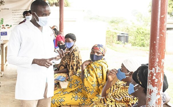 Paul Kayibire counsels pregnant women about involving their husbands in sexual reproductive health and rights at Rwenyawawa health Centre III