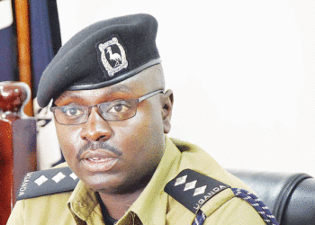 Amyuka omwogezi wa Poliisi mu Kampala ne Miriraano Luke Owoyesigyire