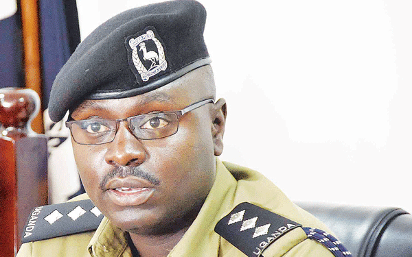 Amyuka omwogezi wa Poliisi mu Kampala ne Miriraano Luke Owoyesigyire