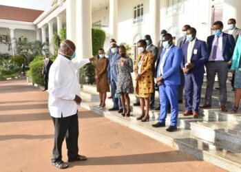 President Yoweri Museveni  having a chat with the Uganda Medical Association members  after a meeting  at the State House Entebbe on 23rd November 2021. Photo by PPU/ Tony Rujuta.