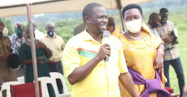 Todwong addressing NRM leaders and members in Kayunga