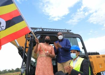 The Deputy Speaker, Anita Among, flagging off construction of Acomai irrigation scheme. Looking on is the Minister of Agriculture, Frank Tumwebaze and the contractor, Dott Services