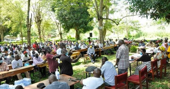 NRM's 1st National  Vice Chairman Alhajj Moses Kigongo addressing Kayunga residents on Thursday