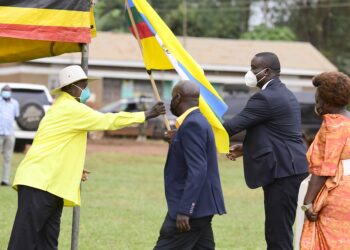 Kayunga District - LC5 By-elections - Bbale county - Museveni hands over Party flag to NRM candidate Andrew Muwonge