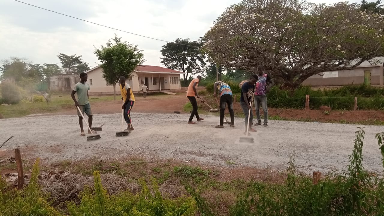 Works Minister Gen Katumba impromptu visit to Buyende sends bogus road ...