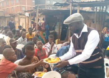 Pastor Kakeeto sharing food with the kids