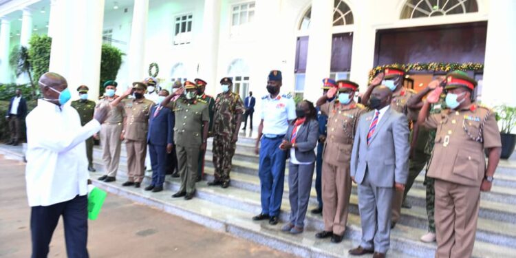 President Yoweri Museveni with students from the National Defence College of Kenya