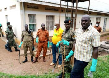 District leaders led by RDC Kaboyo to clean the town