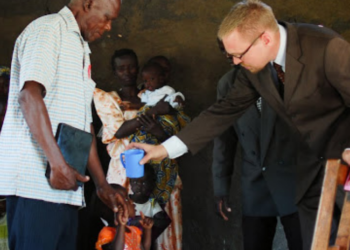 Eric-Tuininga-baptising-a-child-in-Mbale