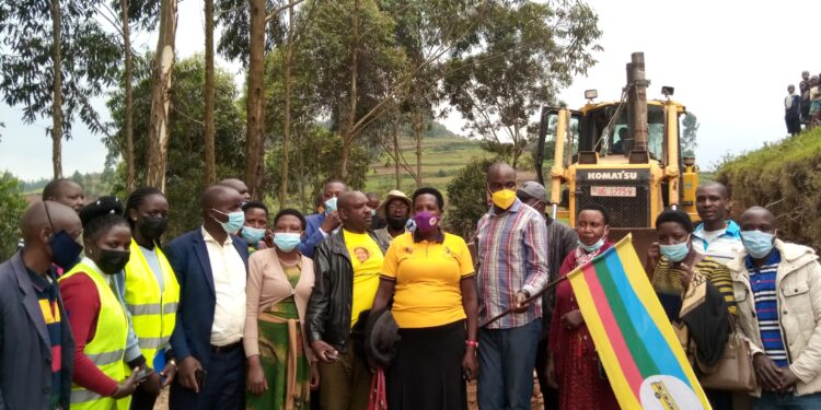 Minister Musasizi Commissions Rehabilitation of Ruhonwa - Nyamasizi Road