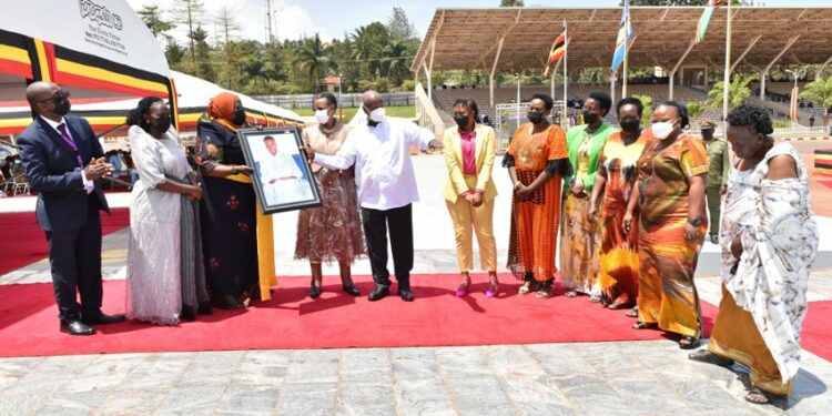 President Yoweri Museveni and the First Lady / Minister of Education and Sports Janet Museveni receiving a portrait Photo of The Late Esteri Kokundeka from the Chairperson National Women’s council Faridah Kibowa also present are members of the National Womens’s Council during the International Women’s day celebrations at Kololo ceremonial Grounds on 8th March 2022. Photo by PPU/ Tony Rujuta.