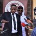 Joseph Kabuleta nga ayogerako ne bannamawulire e Kasese oluvanyuma lw'olukiiko n'abatuuze