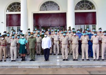 President Yoweri Museveni in a group photo with a delegation from Burundi National Defence Senior Command and Staff College 