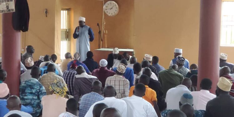 Hoima RCC Badru Mugabi addressing Muslims during Juma prayers