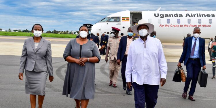 President Museveni chats with Head of Public Service Lucy Nakyobe (L) and Minister for  Presidency Milly Babalanda on his return from Nairobi, Kenya on Tuesday April 21