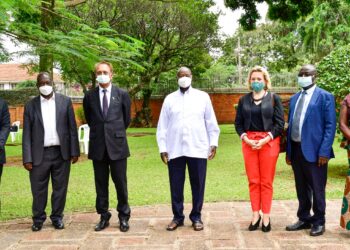 President Museveni shares a photo moment with Lord Papat (C), British High Commissioner to Uganda Kate Airey and her delegation after a meeting at Nakasero on Friday April 15. (L) is Hon Mwebesa  PPU Photo