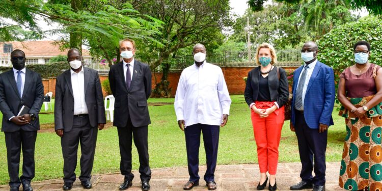 President Museveni shares a photo moment with Lord Papat (C), British High Commissioner to Uganda Kate Airey and her delegation after a meeting at Nakasero on Friday April 15. (L) is Hon Mwebesa  PPU Photo