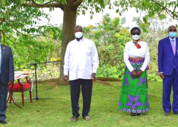 H.E YOWERI KAGUTA MUSEVENI TAKES A GROUP PHOTO WITH DR.BANNET NDYANABANGI,UNFPA REGIONAL DIRECTOR AND INTERIM EAST AND SOUTHERN AFRICA AND DELEGATION AT STATE HOUSE ENTEBBE